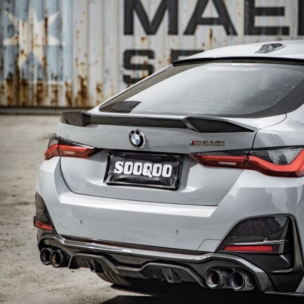 Karbonowe Dekory Tylnego Zderzaka przy Odblaskach BMW G26 SOOQOO Style (Dry-Carbon) - obrazek 7