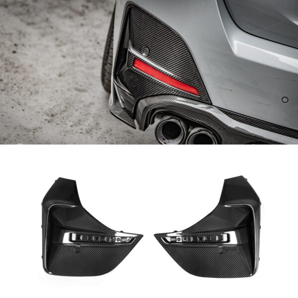 Karbonowe Dekory Tylnego Zderzaka przy Odblaskach BMW G26 SOOQOO Style (Dry-Carbon)