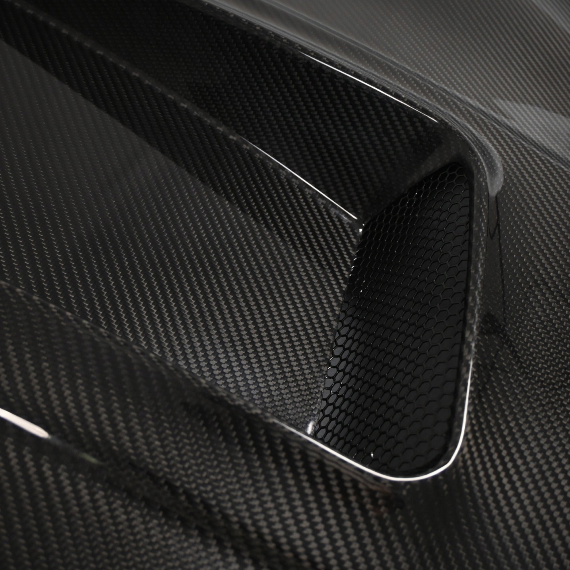 Maska Karbonowa BMW G80 / G82 M3 M4 A Style – Wentylowana - obrazek 3