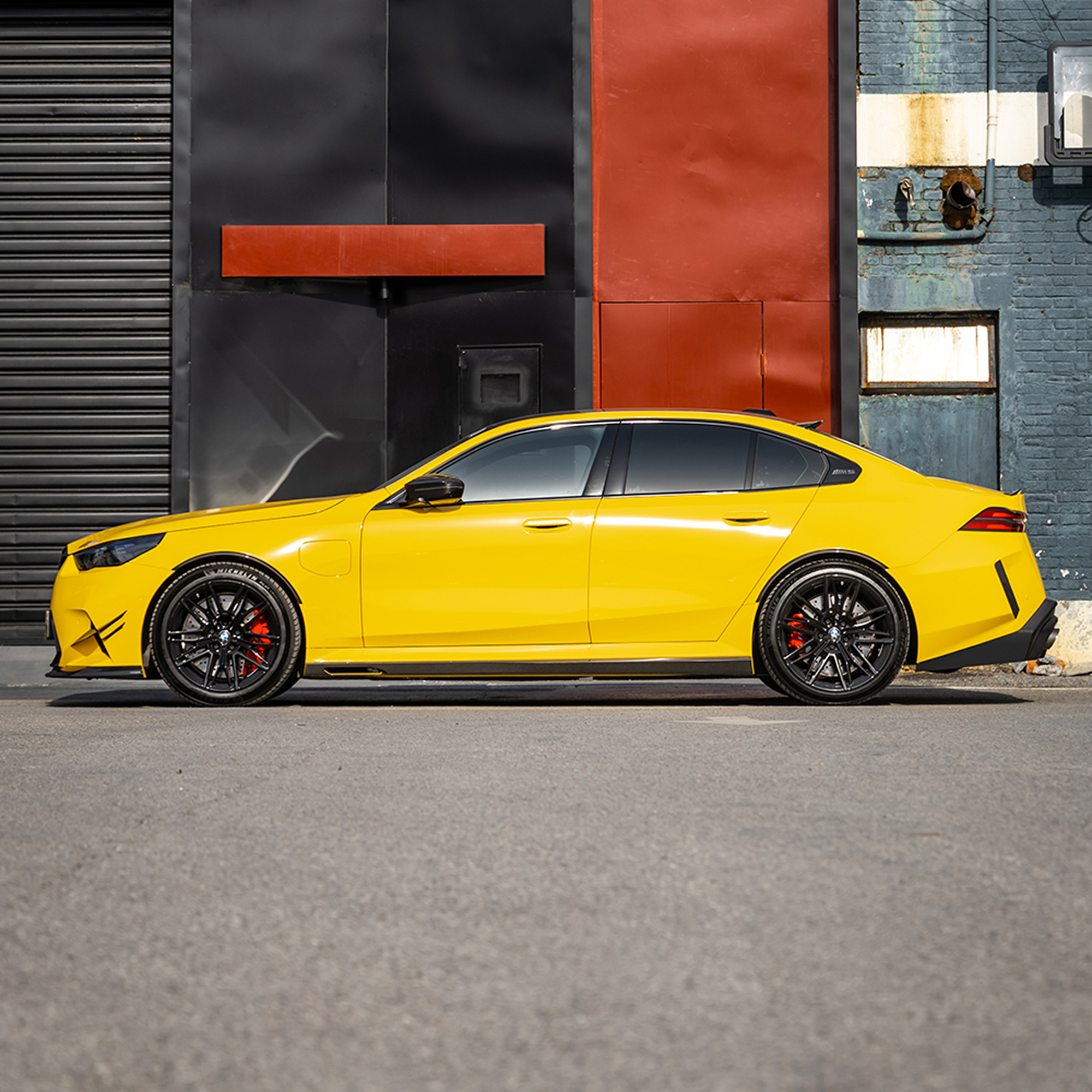 Karbonowe dokładki listwy pod progi do BMW M5 G90/G99 w stylu SQ-A - obrazek 8