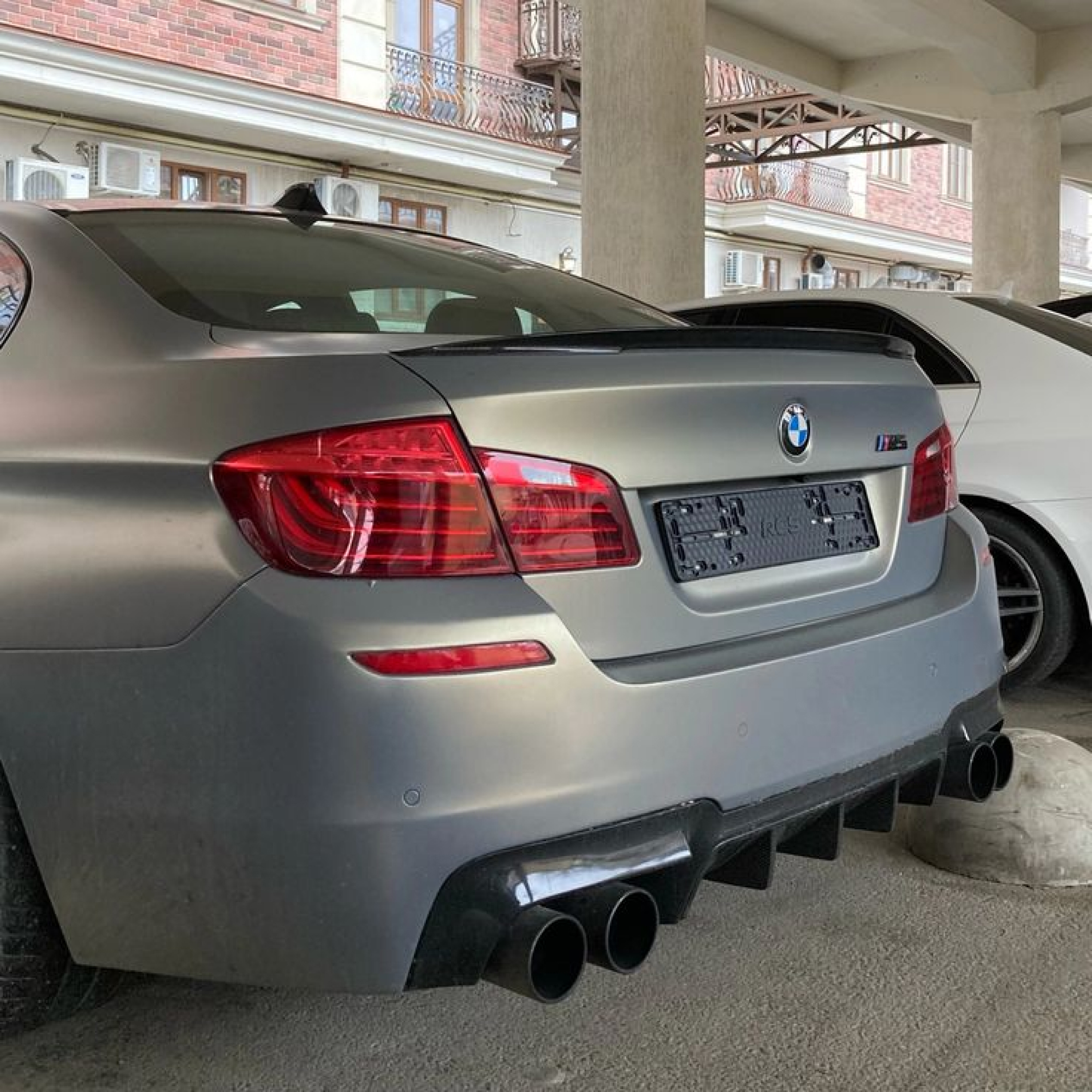 Spoiler Tylny BMW Serii 5 F10 (2010-2017) – Stylizacja M5, Czarny Połysk, ABS - obrazek 4