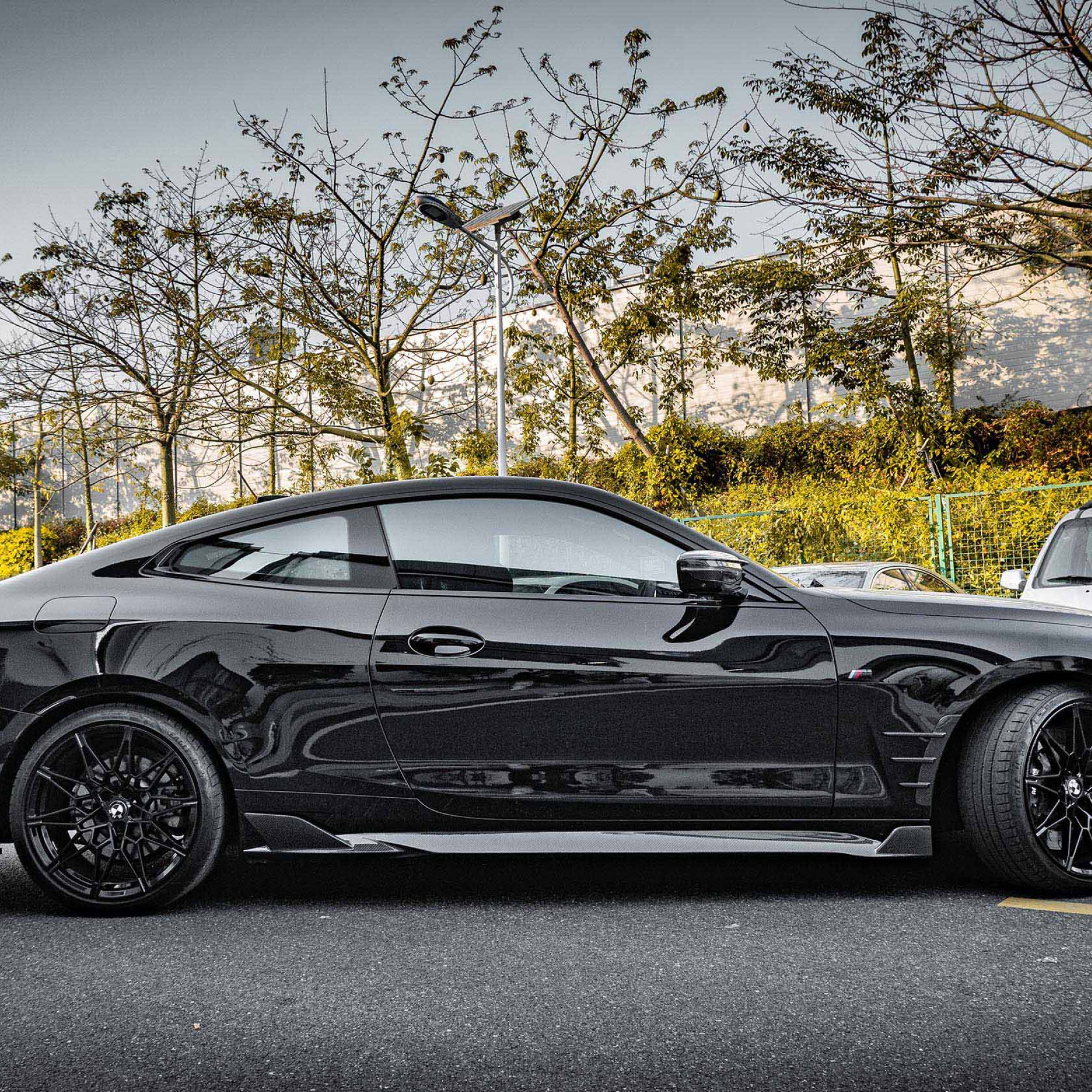 Karbonowe dokładki progi do BMW G22/G23 w stylu SQ - obrazek 3