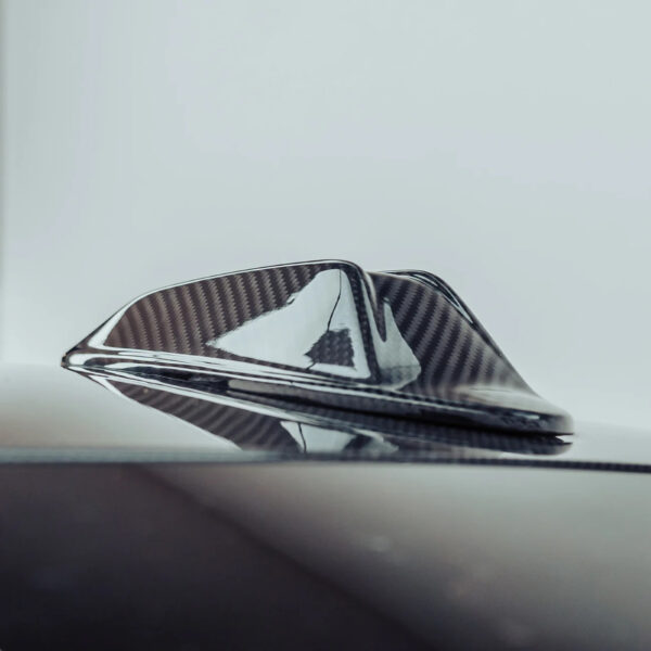 Karbonowa Pokrywa Anteny BMW G20 / G21 / G80 / G81 / G82 / G05 / F95 / G06 / F96 / G07 / G09 LCI – Styl OEM/Carbon Fiber - obrazek 3