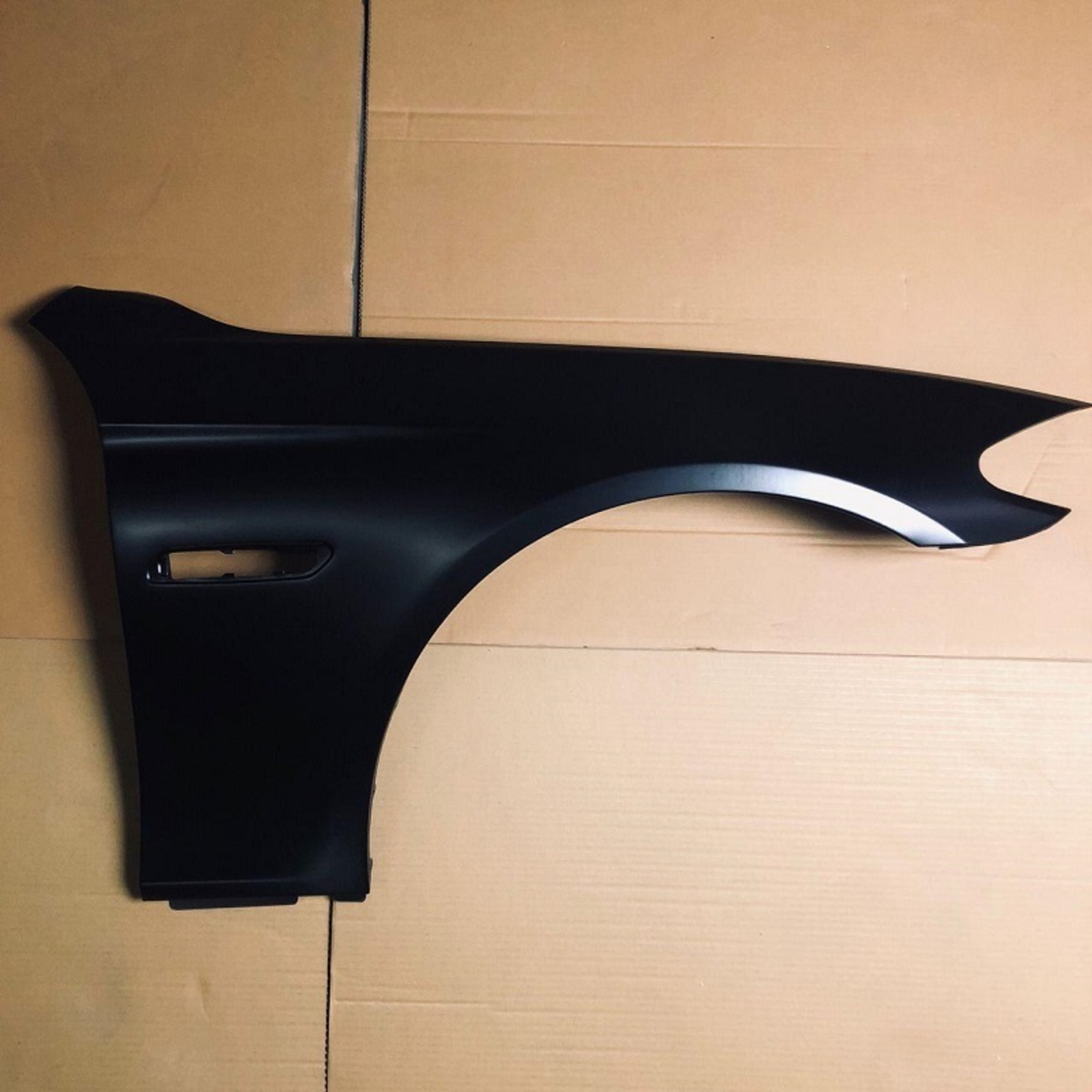 Błotnik Prawy (strona pasażera) Przedni BMW F10 / F11 Aluminiowy NOWY - obrazek 1