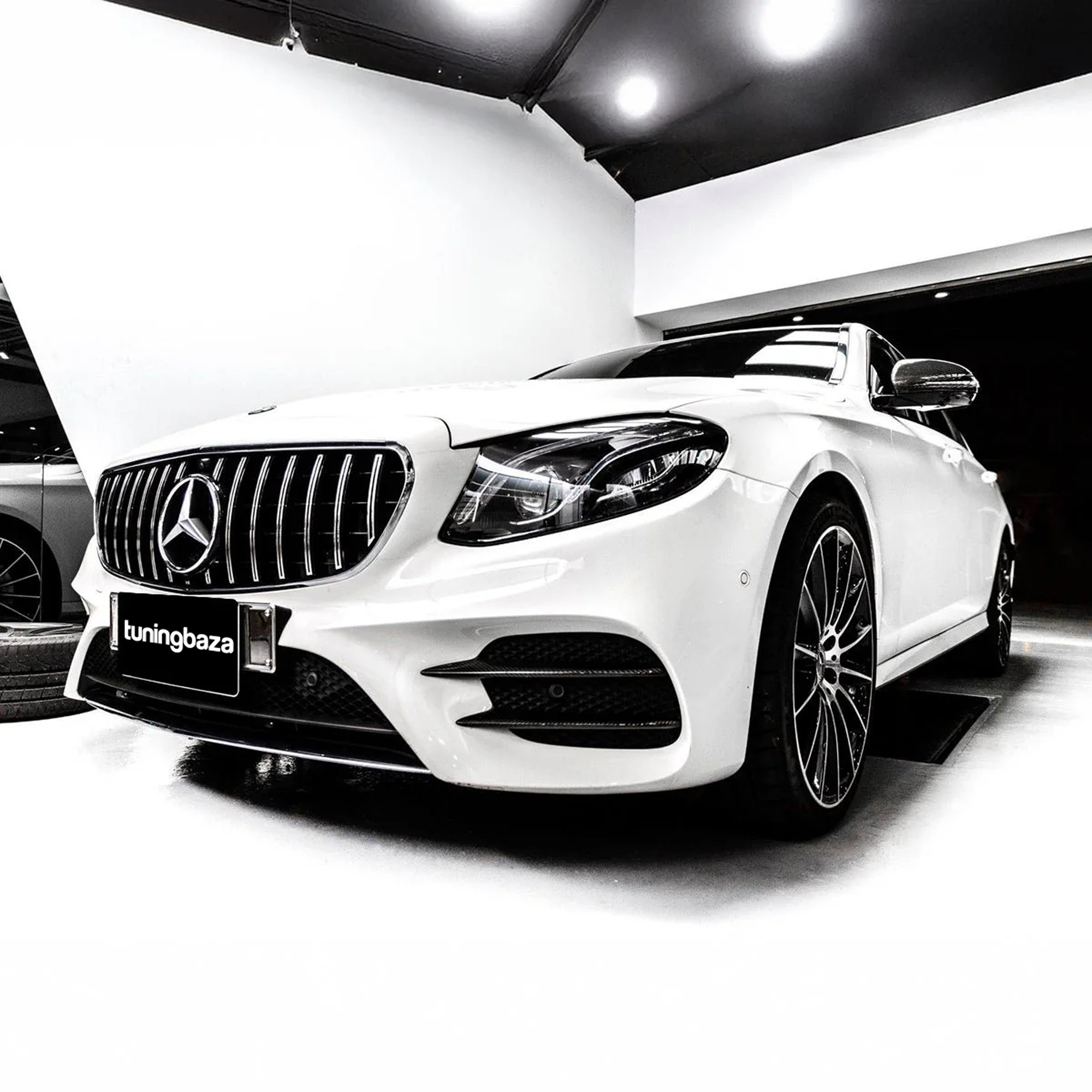 Grill Atrapa Mercedes E-Klasy W213 GT Style Czarny + Chrom 16-23 Z Kamerą - obrazek 3