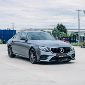 Grill Atrapa Mercedes E-Klasy W213 GT Style Czarny Połysk 16-23 Z Kamerą - obrazek 4