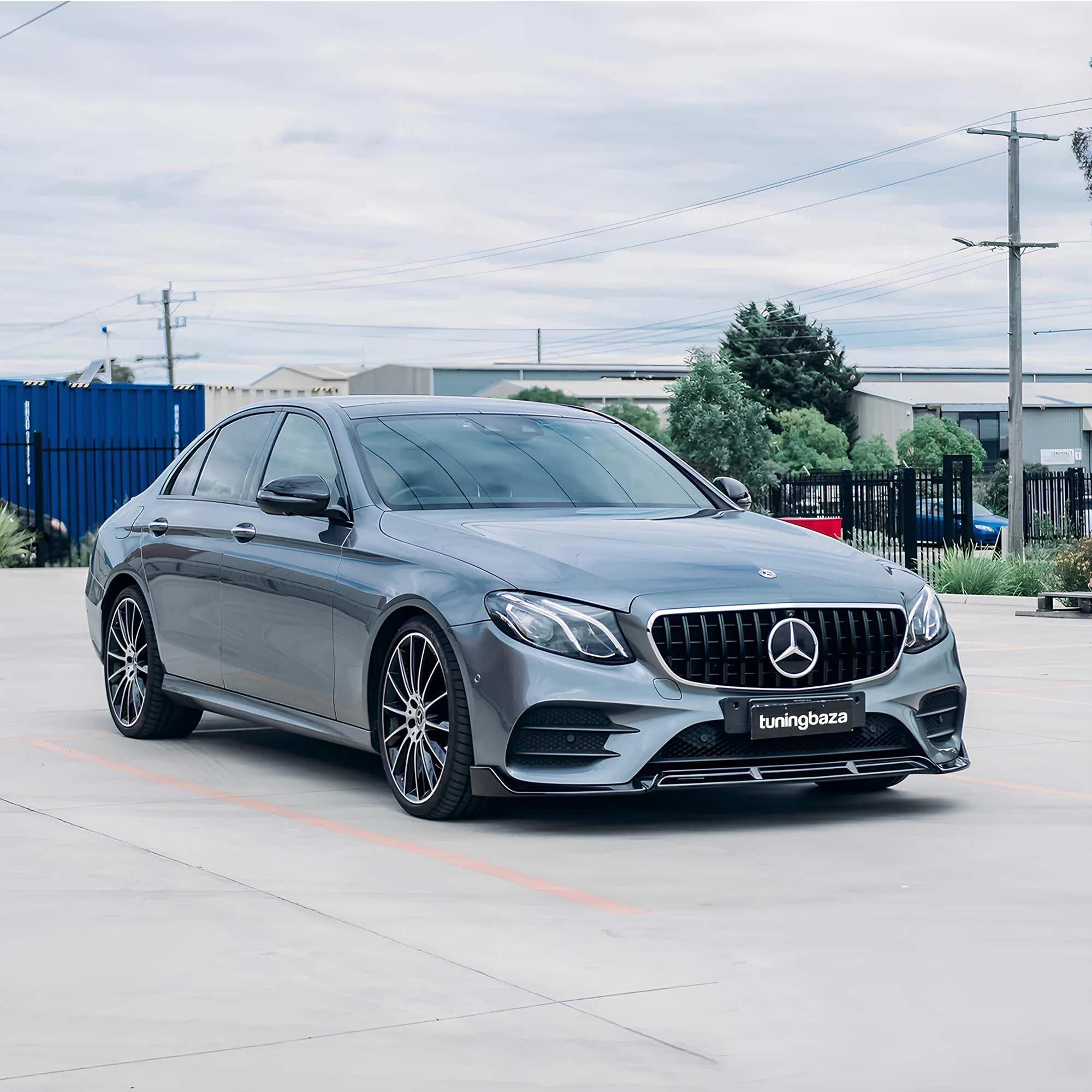 Grill Atrapa Mercedes E-Klasy W213 GT Style Czarny Połysk 16-23 Z Kamerą - obrazek 4