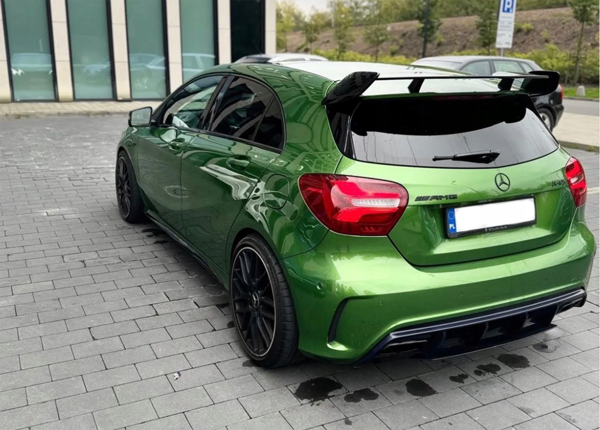 Spoiler Lotka Dachowy Mercedes W176 A45 AMG – Czarny Połysk - obrazek 3