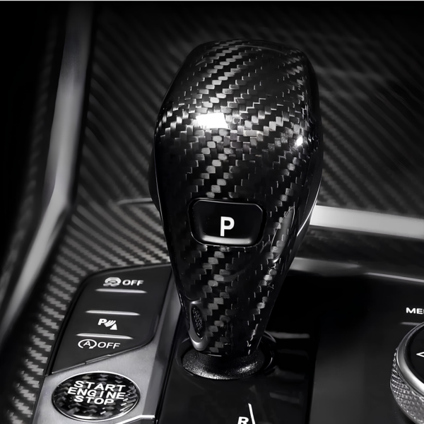 Karbonowa Osłona Gałki Zmiany Biegów do BMW Serii 1 / 2 / 3 / 4 / 8 / Z4 / X3 / X4 / X5 / X6 (2018-2024) - obrazek 2