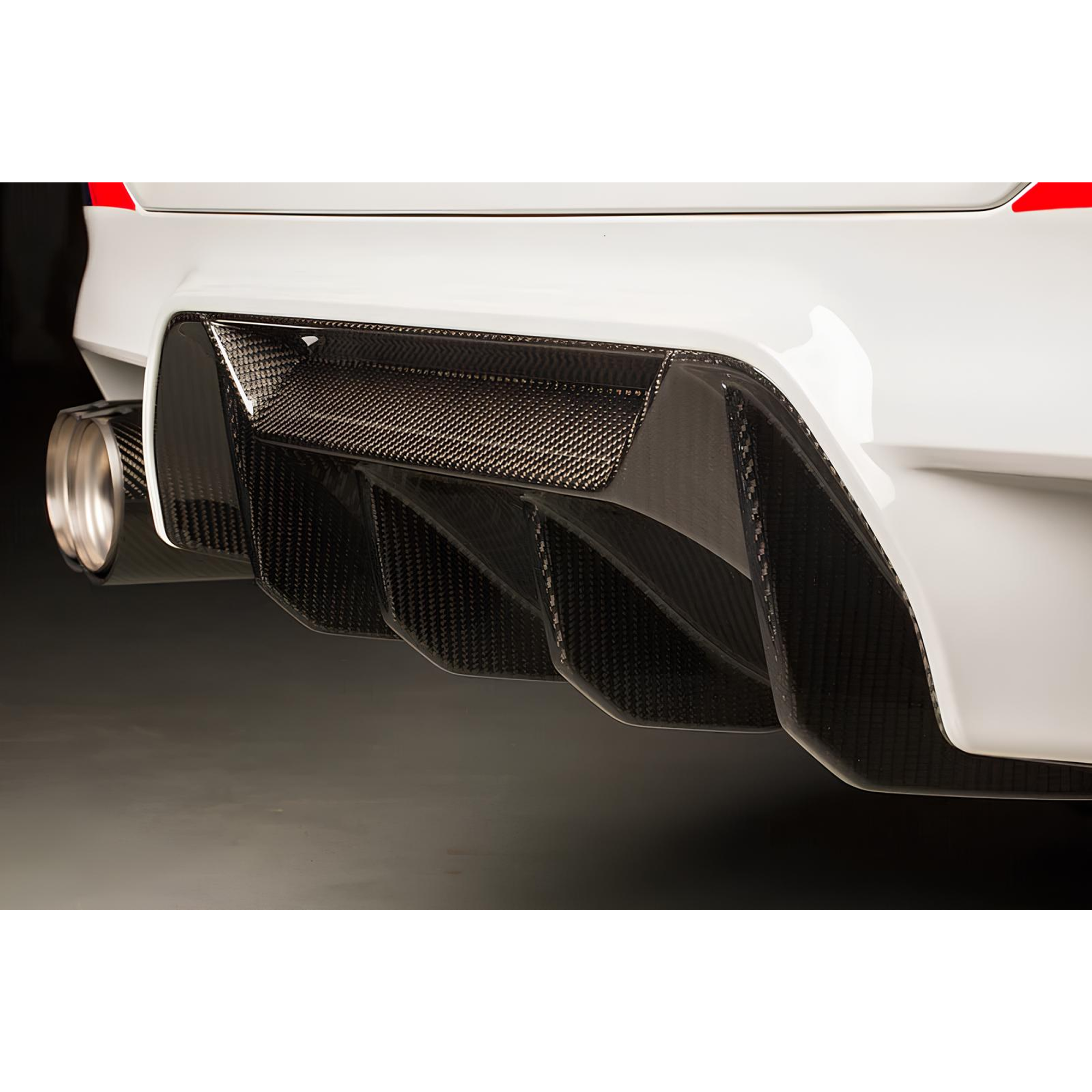 Karbonowy Dyfuzor Tylny do BMW F90 M5 M-Performance Style - obrazek 9