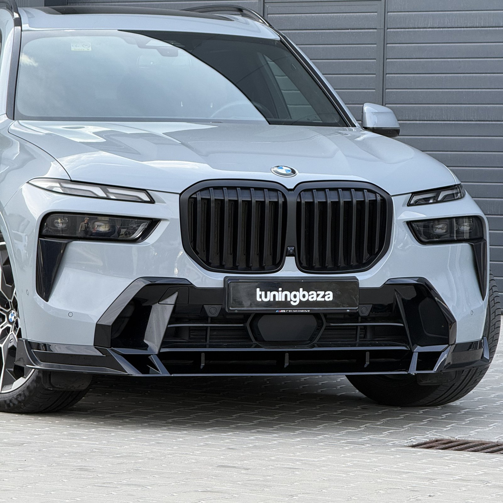 Aerokit BMW X7 G07 LCI Black Knight Style Czarny Połysk (2023–2026) (Zestaw dokładek) - obrazek 4