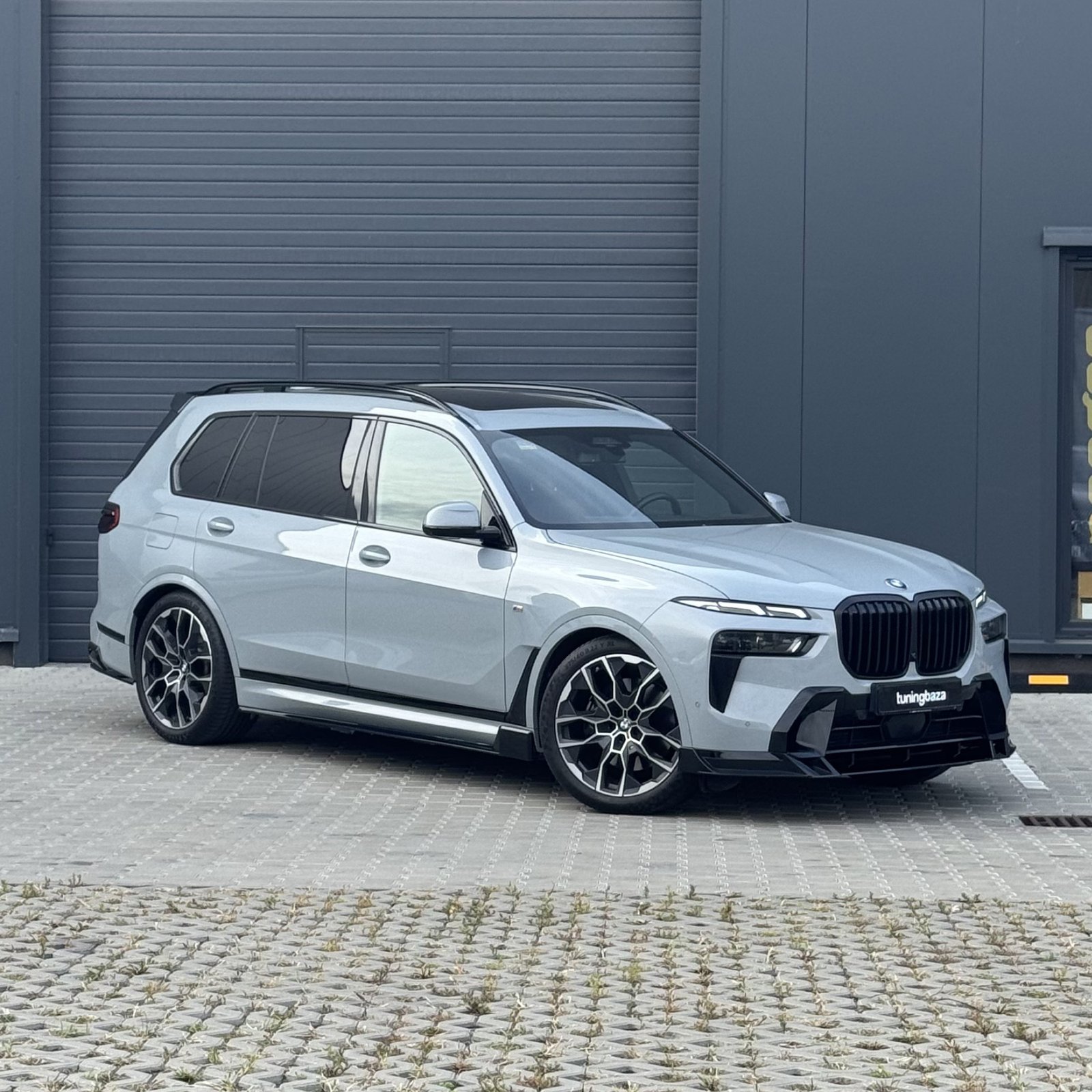 Aerokit BMW X7 G07 LCI Black Knight Style Czarny Połysk (2023–2026) (Zestaw dokładek) - obrazek 6
