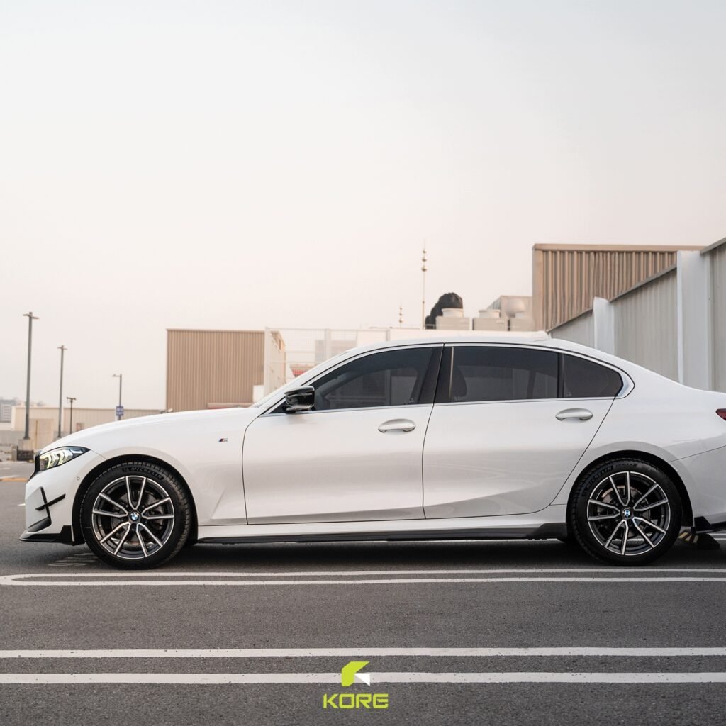 DOKLADKI PROGOWE BMW Seria 3 G20 G20 LCI G21 M Paket Czarny Szafir KORE Stan opakowania oryginalne